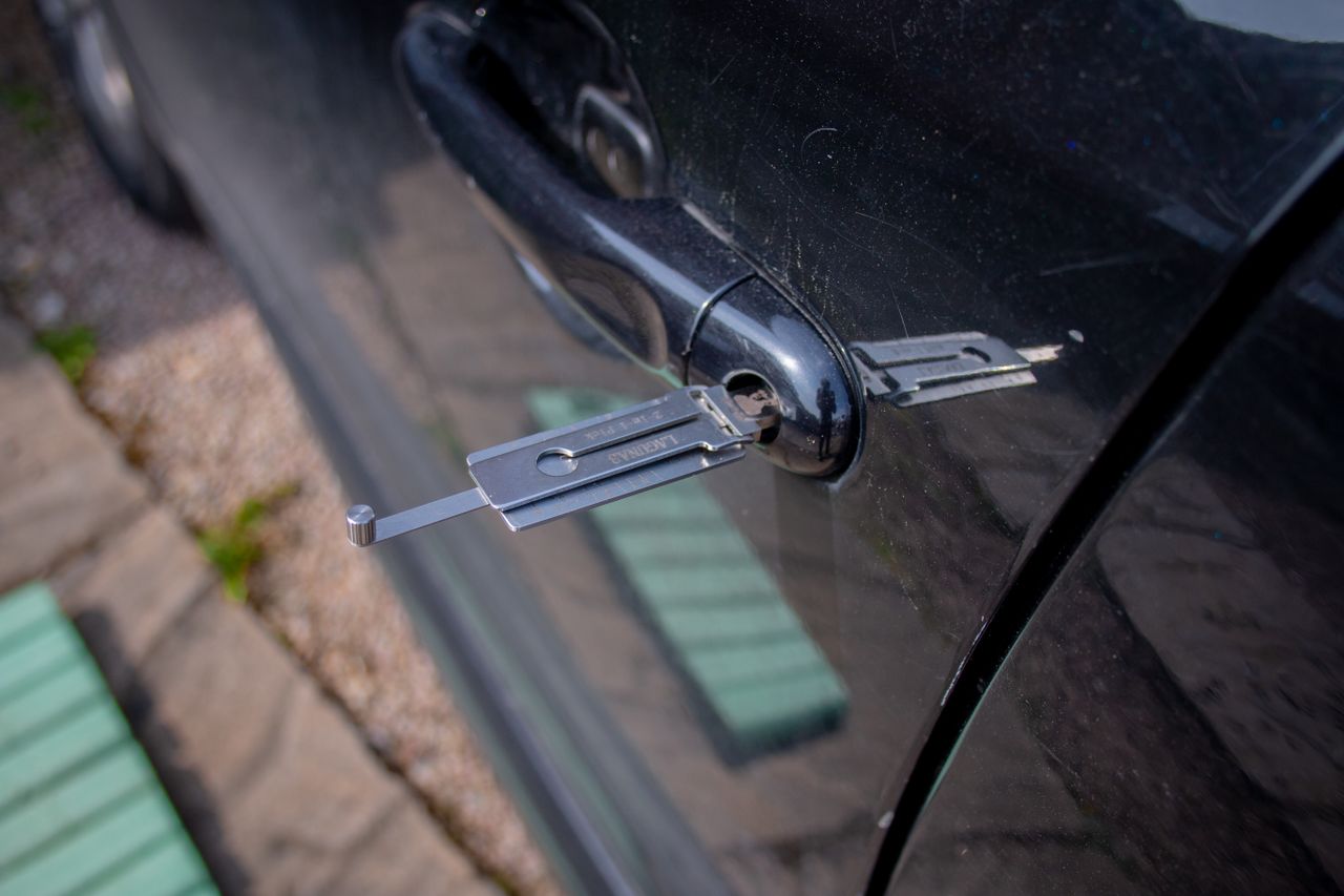 Car Lockout service professional