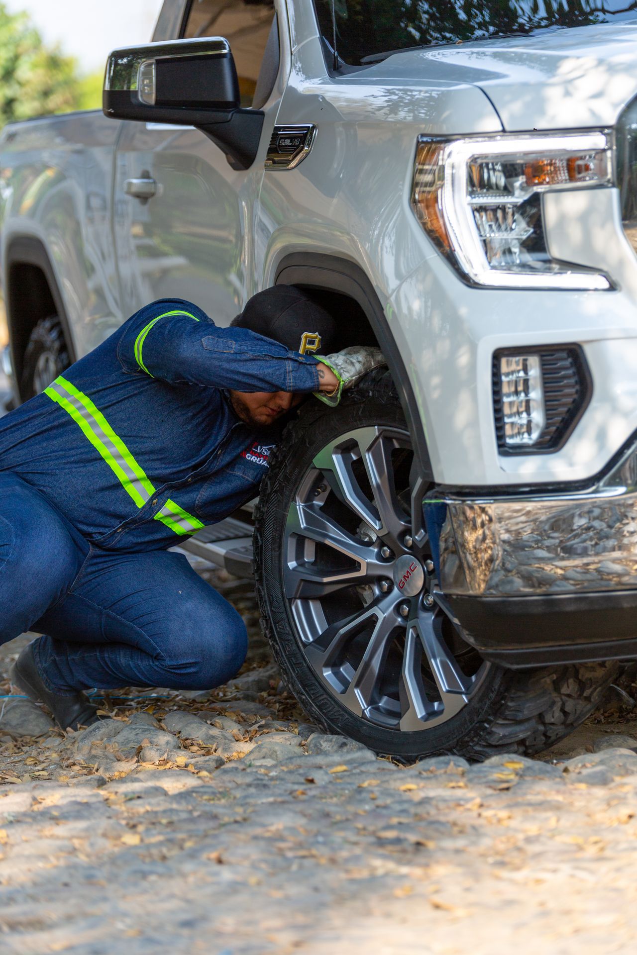 Mobile tire service technician responding to flat tire on Ontario highway